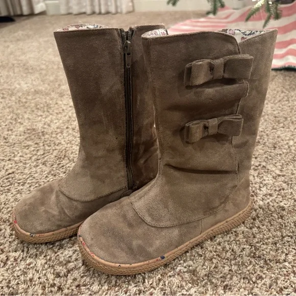 Live and Luca Neve Boots - Size 2 - Picture 1 of 7